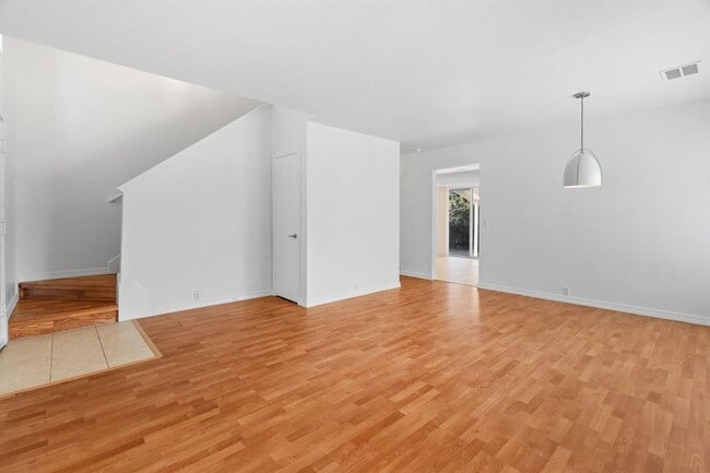 Building Photo - 905 Rocking Spur Cove