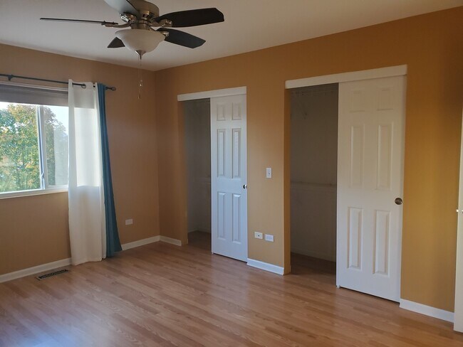 Building Photo - 1204 Riverview Dr