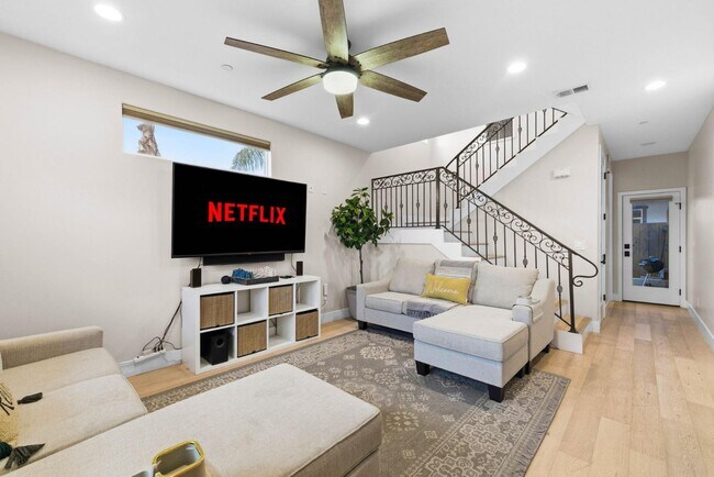 Building Photo - 5051 Savannah St