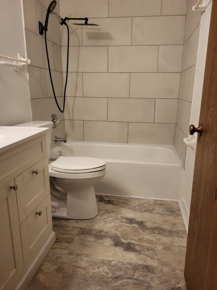 Building Photo - 2204 Valleyhigh Dr NW