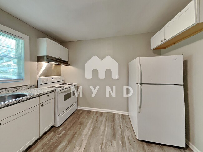 Building Photo - 1600 Poole Rd Unit F