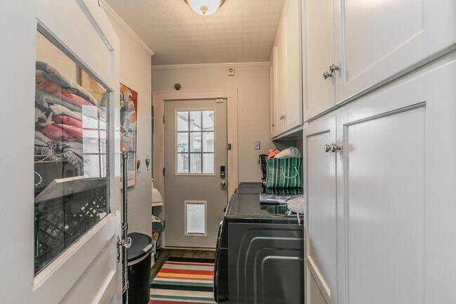 Building Photo - Charming Bungalow - Arlington Heights