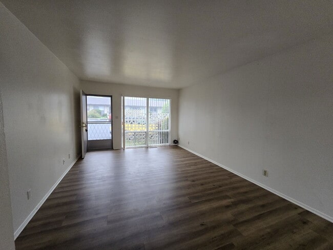 Building Photo - 861 NE Alameda Ave