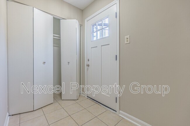 Building Photo - 6730 Racquet Club Dr