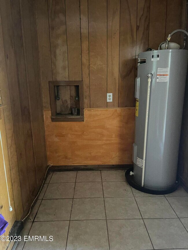 Building Photo - 10570 Woods Rd