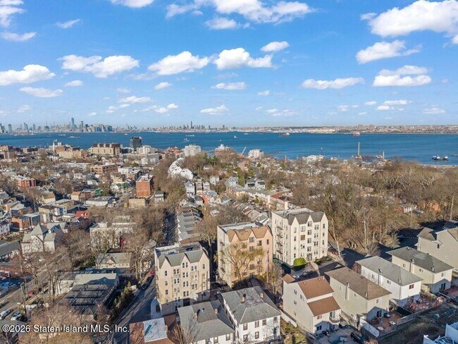 Building Photo - 37 Avon Pl