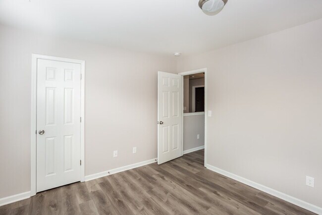 Building Photo - 926 Ramsgate Dr SW