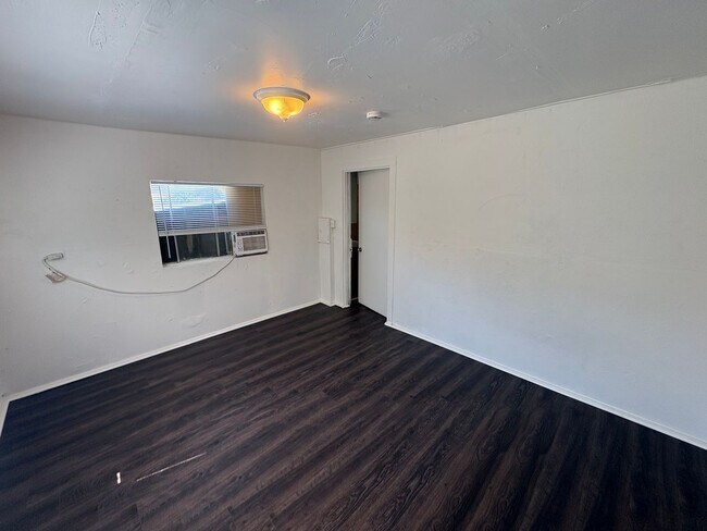 Building Photo - 4116