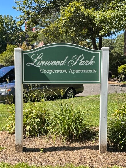 Building Photo - 411 Park Pl