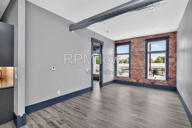 Building Photo - 1214 2nd St