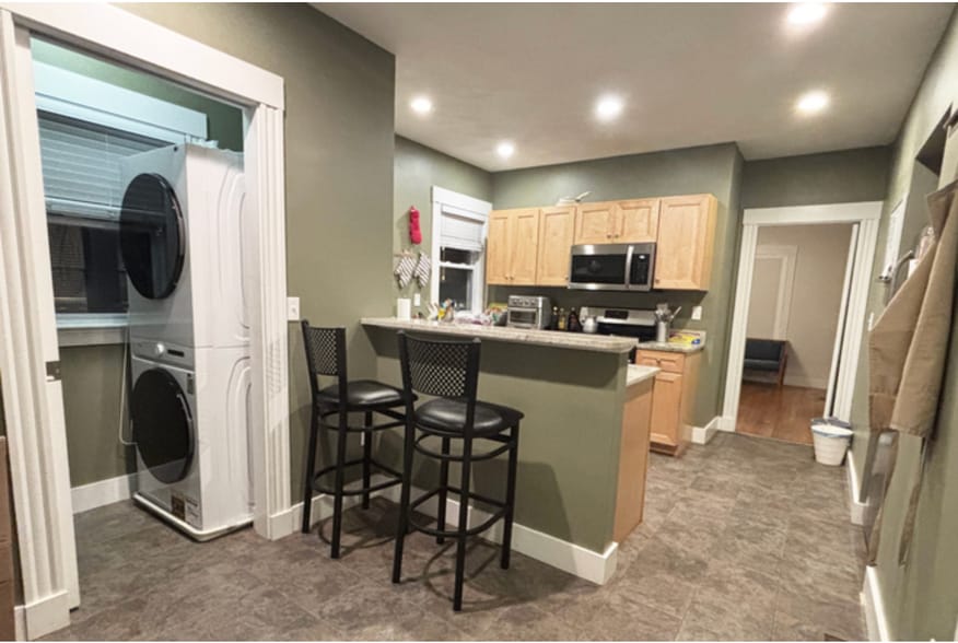 Building Photo - 85 Yale St