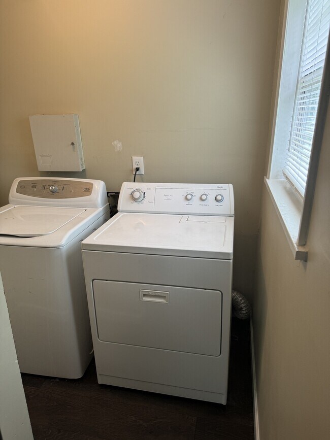 Building Photo - 1400 Caldwell Williams Rd