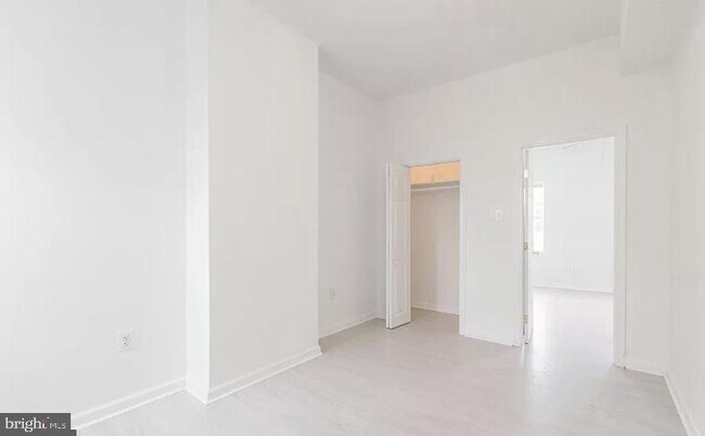 Building Photo - 2606 W Girard Ave