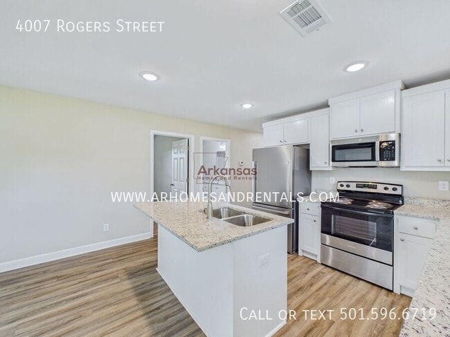 Building Photo - 4007 Rogers St