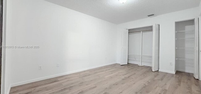 Building Photo - 1080 N Franklin Ave