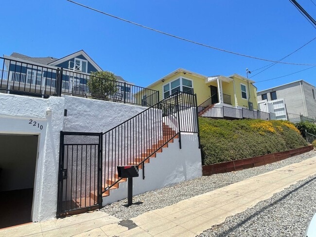 Building Photo - Charming 2-Bedroom Home with Private Yard ...