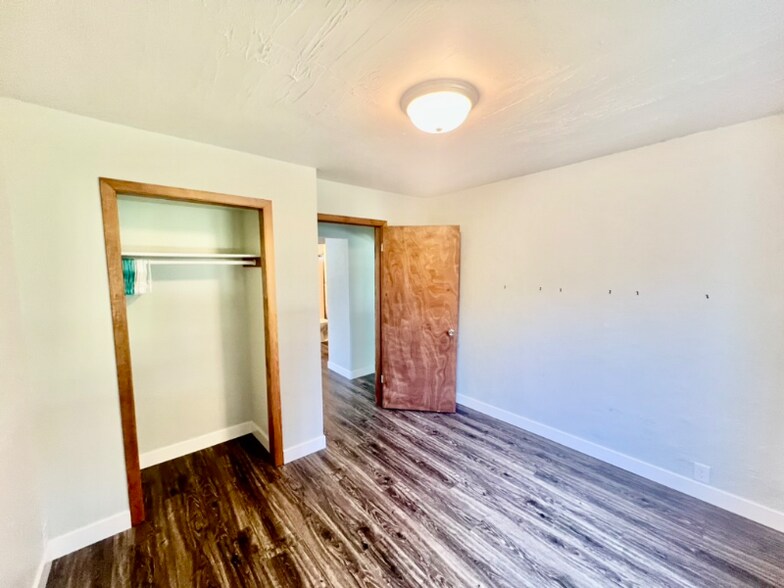 Building Photo - 1032 N Rapids Rd