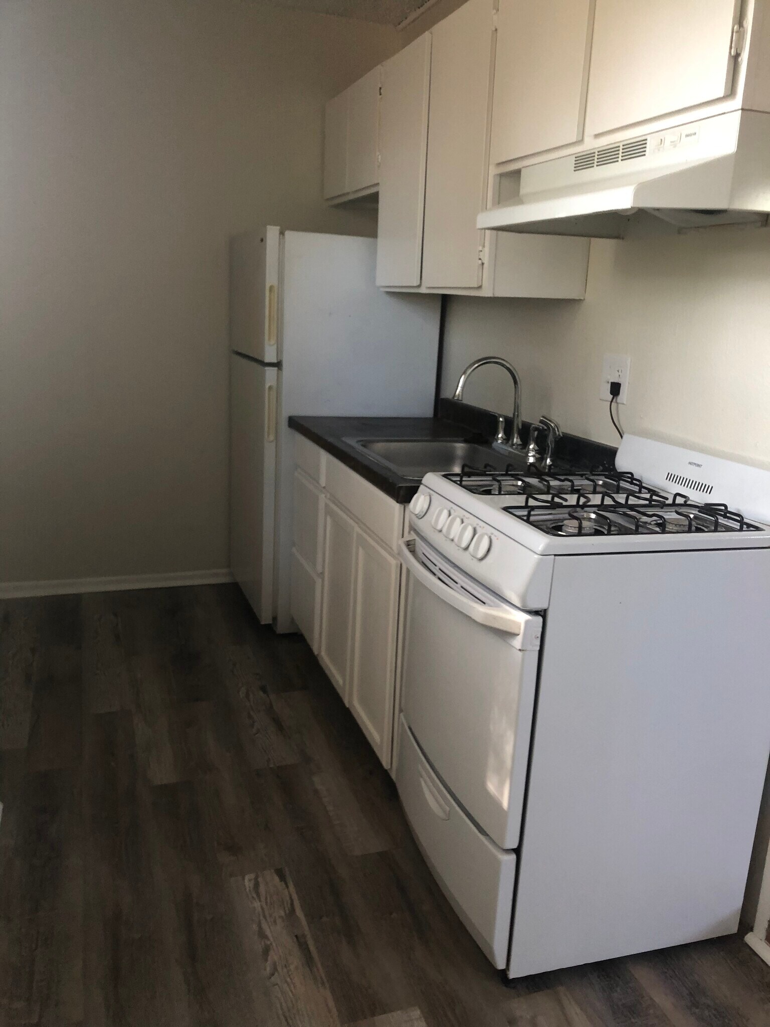 Kitchenette - 10450 Independence Ave
