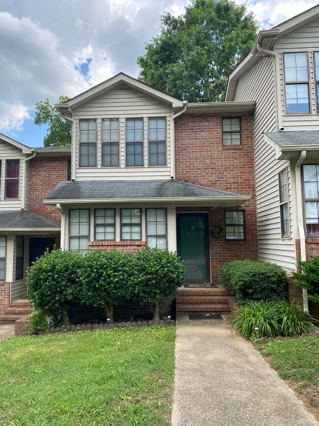 Building Photo - Furnished 2 Bedroom 1.5 Bath townhouse, Mo...