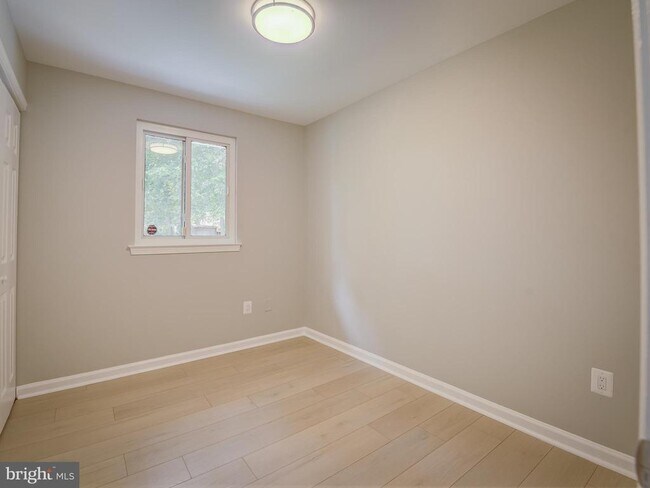 Building Photo - 6812 Landor Ln