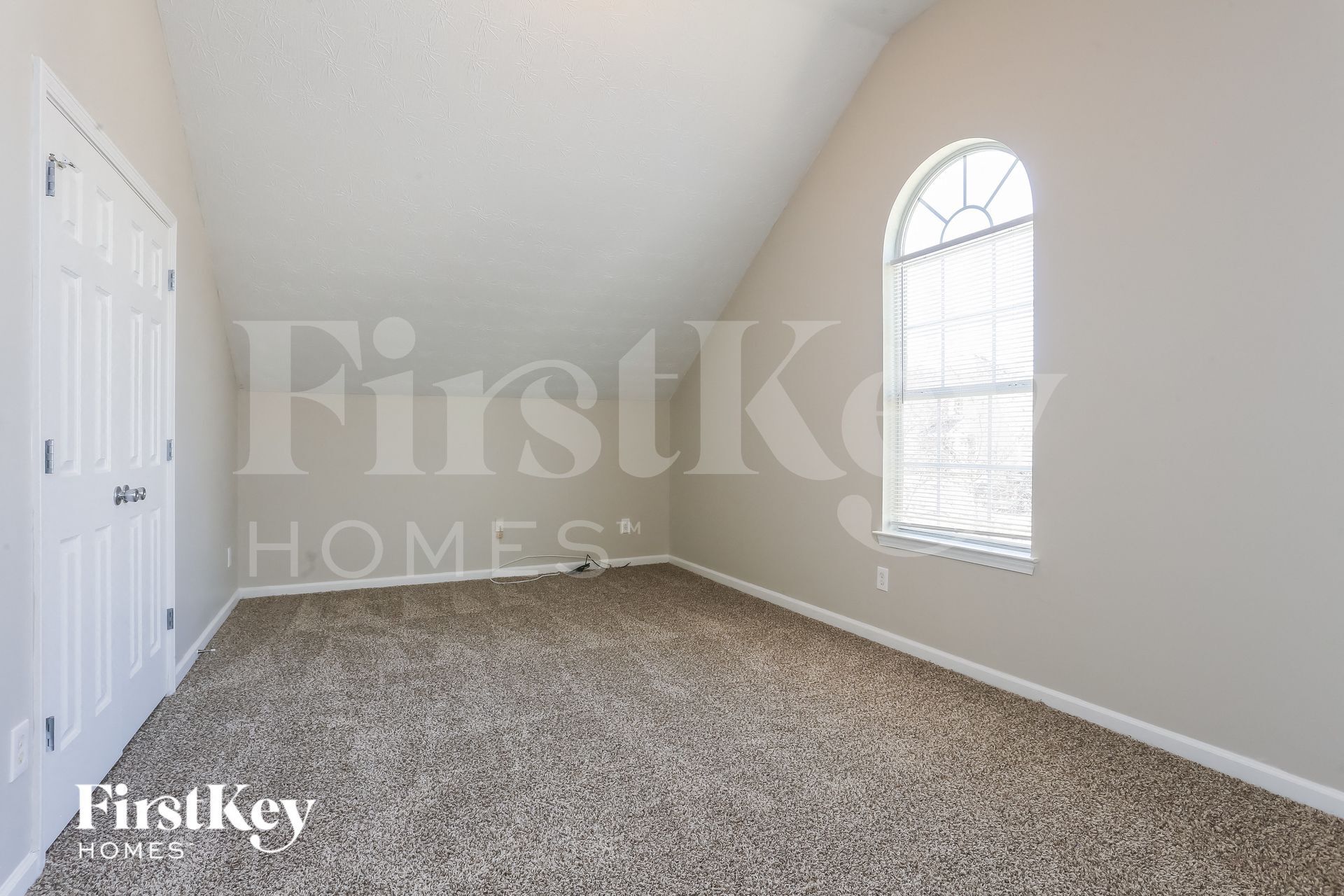 Building Photo - 2692 S Hills