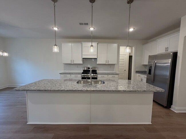 Building Photo - 7464 Newbury Dr