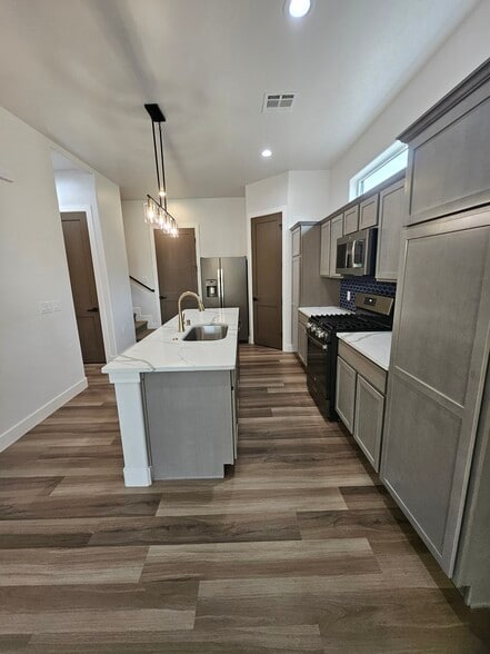 Building Photo - 1003 N Armijo St