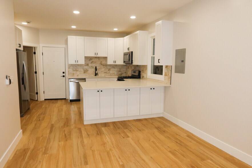 Building Photo - 116 Van Riper Ave