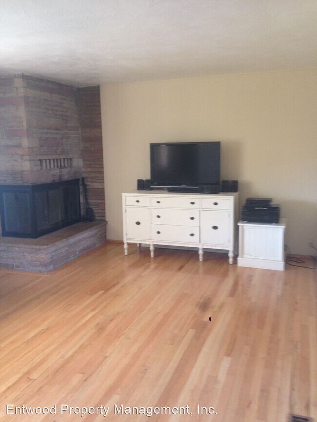 Building Photo - 3 br, 2 bath House - 1199 Stanley Dr.