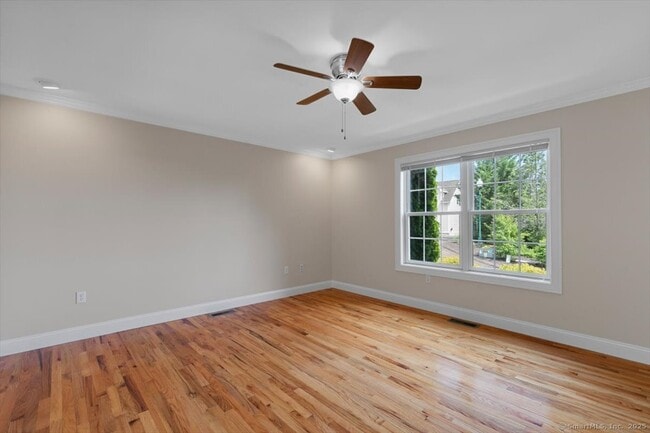 Building Photo - 400 Burr St