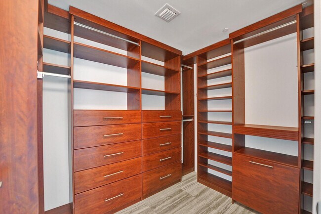 Building Photo - 101 S Fort Lauderdale Beach Blvd