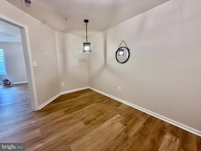 Building Photo - 8868 Goose Landing Cir