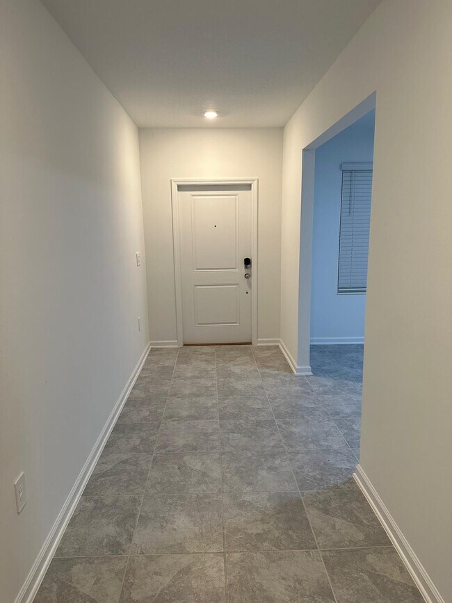 Building Photo - 4 Bed / 2.5 Bath Home – Available Septembe...