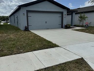 Building Photo - This almost new home is in the beautiful Crossings at Palm River Neighborhood, 5 minutes from 618...