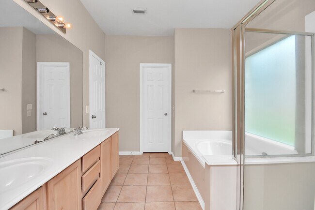 Building Photo - 8810 Sunforest Ln