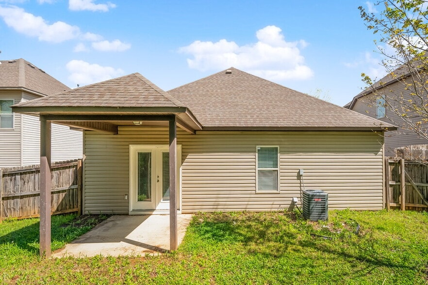 Building Photo - 4800 Deer Foot Cove