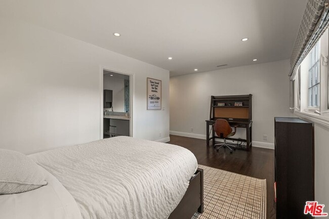 Building Photo - 9023 Alto Cedro Dr