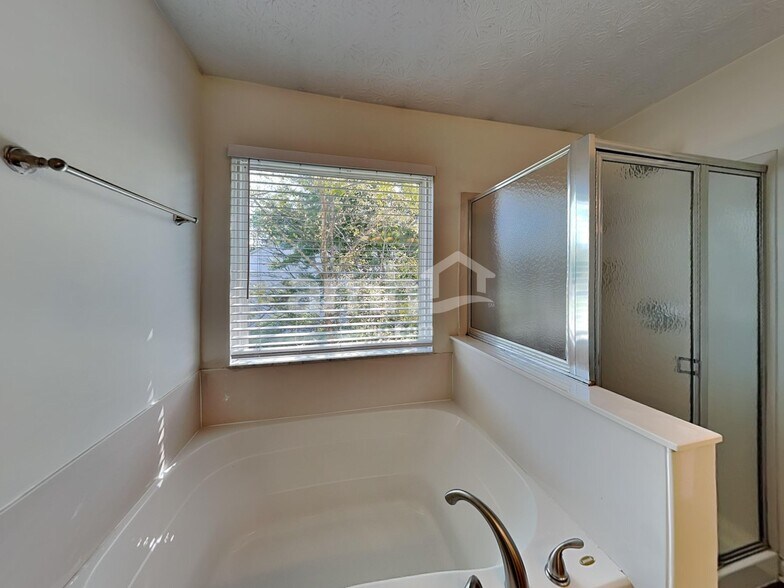 Building Photo - 136 Leasure Dr