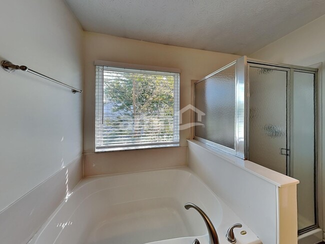Building Photo - 136 Leasure Dr