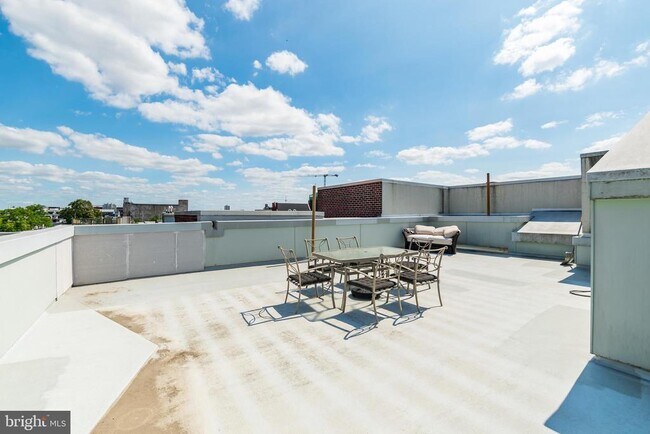 Building Photo - 1607 Catharine St
