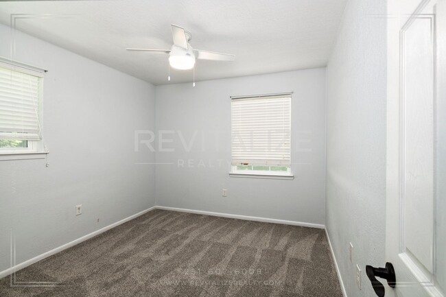 Building Photo - Charming 3 Bedroom/2 Bathroom Home in Sara...
