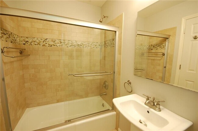 Building Photo - 2155 Heritage Heights