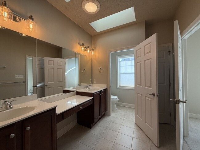 Building Photo - Three Bedroom Collegiate Station Home