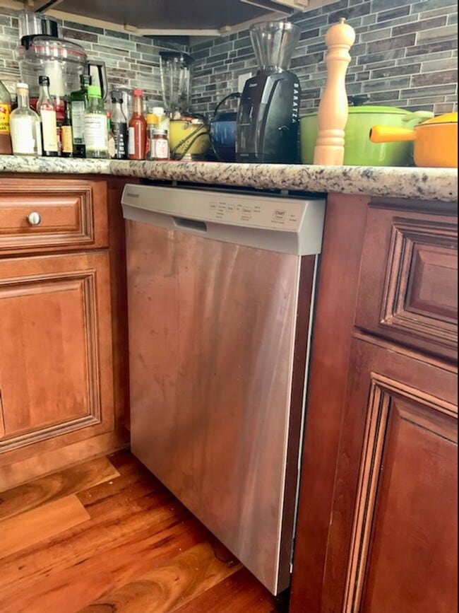 Building Photo - 2 Bedroom, 1 Bath Townhome in trendy Bloomfield.  Convenient!