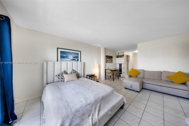 Building Photo - 7904 West Dr