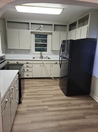 Building Photo - 1/2 off 1st Month's Rent - Charming Vintage Three Bedroom In Camas