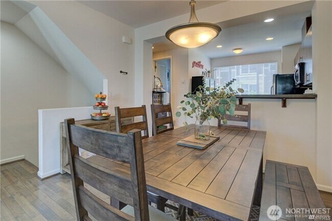 Building Photo - 2Bd/2.25Ba Lynwood Townhome