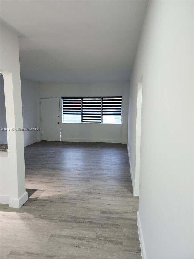 Building Photo - 2101 Normandy Dr