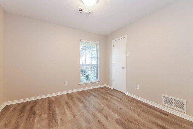 Building Photo - 306 Cardinal Creek Dr