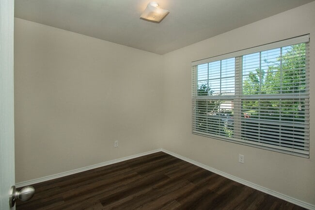 Building Photo - House in Sherman for Lease